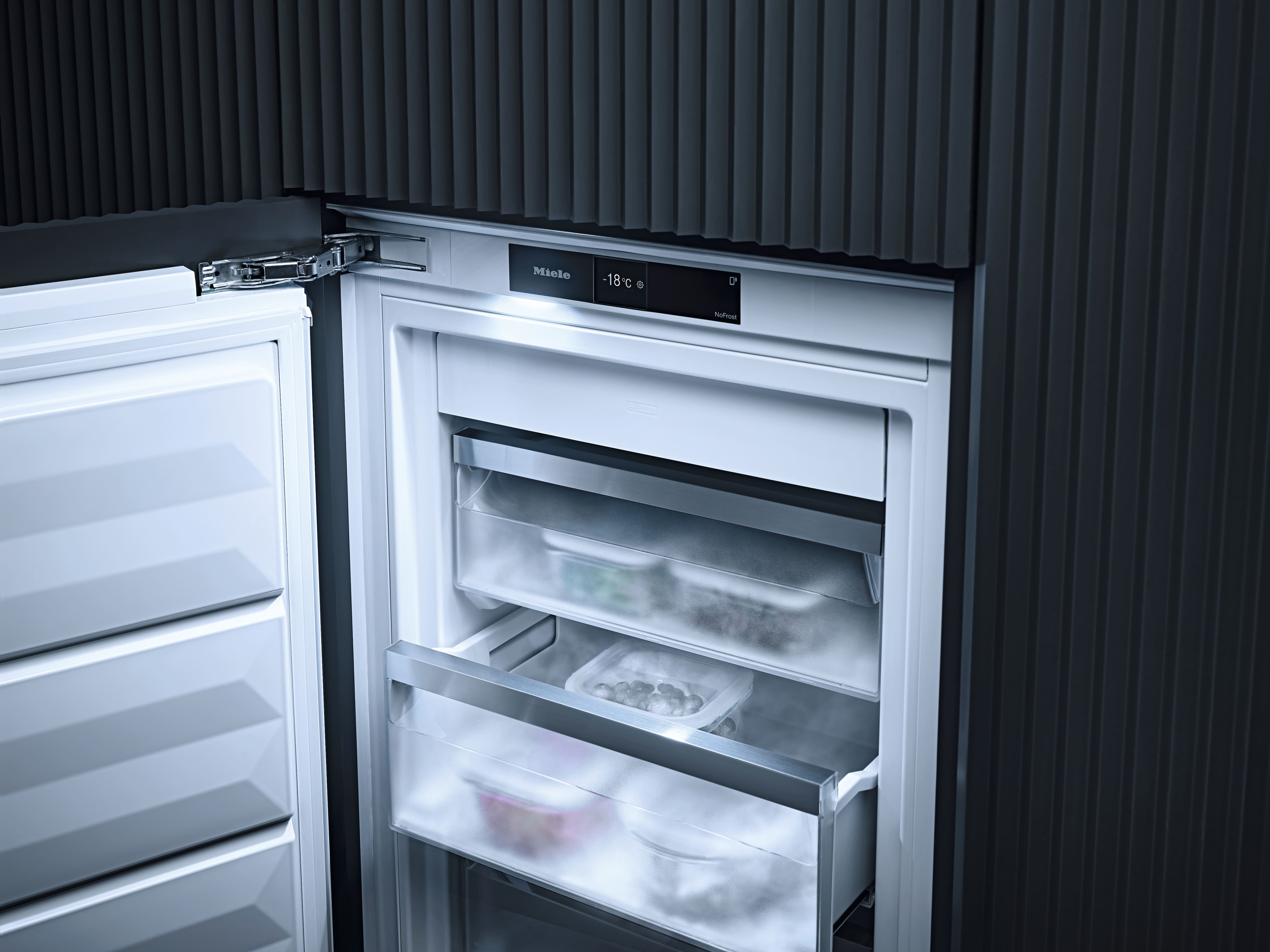 MIELE FNS7794DLI inbouw vriezer - 178cm